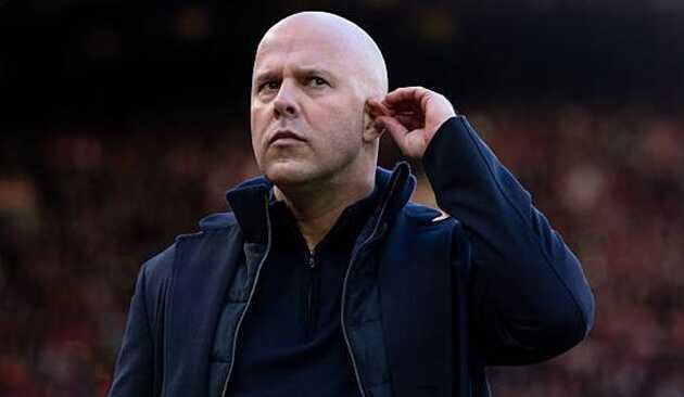 Arne Slot ngạc nhiên vì CĐV Liverpool cạn niềm tin