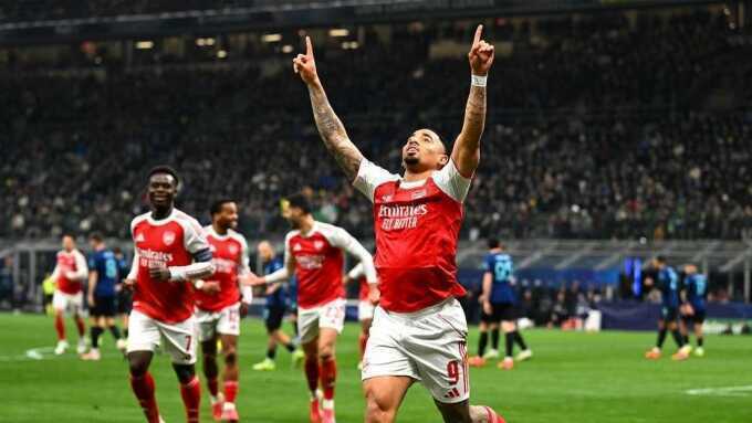 Arsenal đại thắng Á quân Champions League