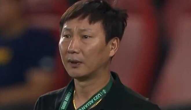 Báo Hàn Quốc: HLV Kim Sang-sik đối diện kịch bản nghiệt ngã