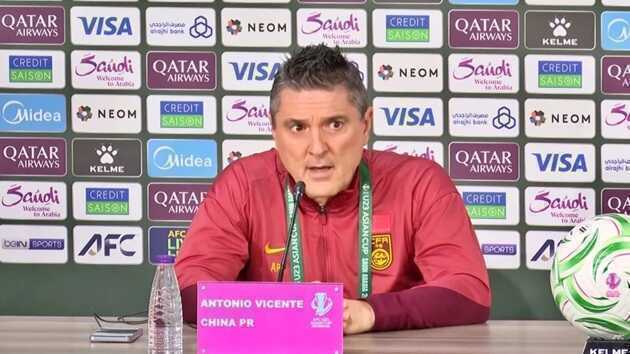 HLV Puche hé lộ bí quyết kiểm soát bóng hạ Việt Nam