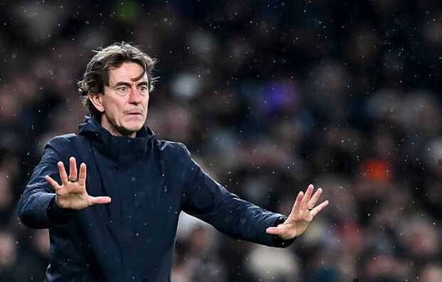 &Aacute;p lực vẫn đang bủa v&acirc;y Frank.