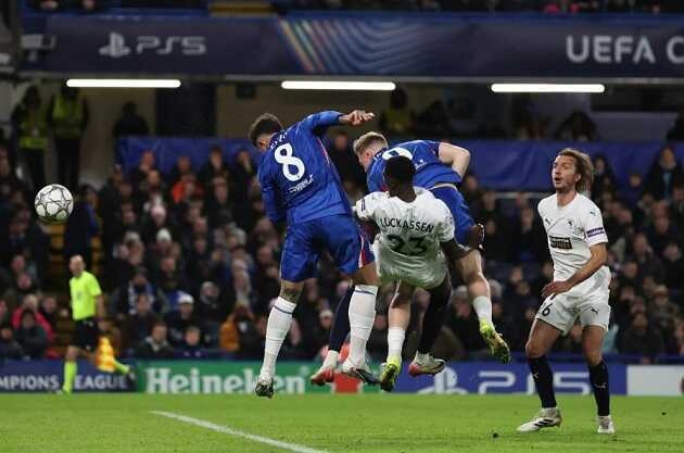 Ngo&agrave;i Manchester City, Chelsea cũng đang gặp kh&oacute; khi phải l&agrave;m kh&aacute;ch trước Napoli ở lượt trận cuối.