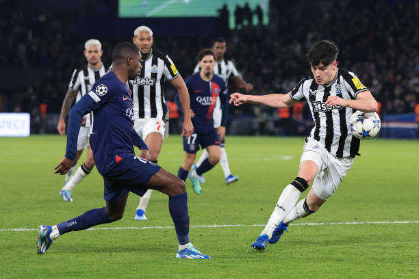 Paris Saint-Germain v&agrave; Newcastle United sẽ c&oacute; m&agrave;n đọ sức đ&aacute;ng ch&uacute; &yacute; để tự quyết tấm v&eacute; v&agrave;o Top 8.