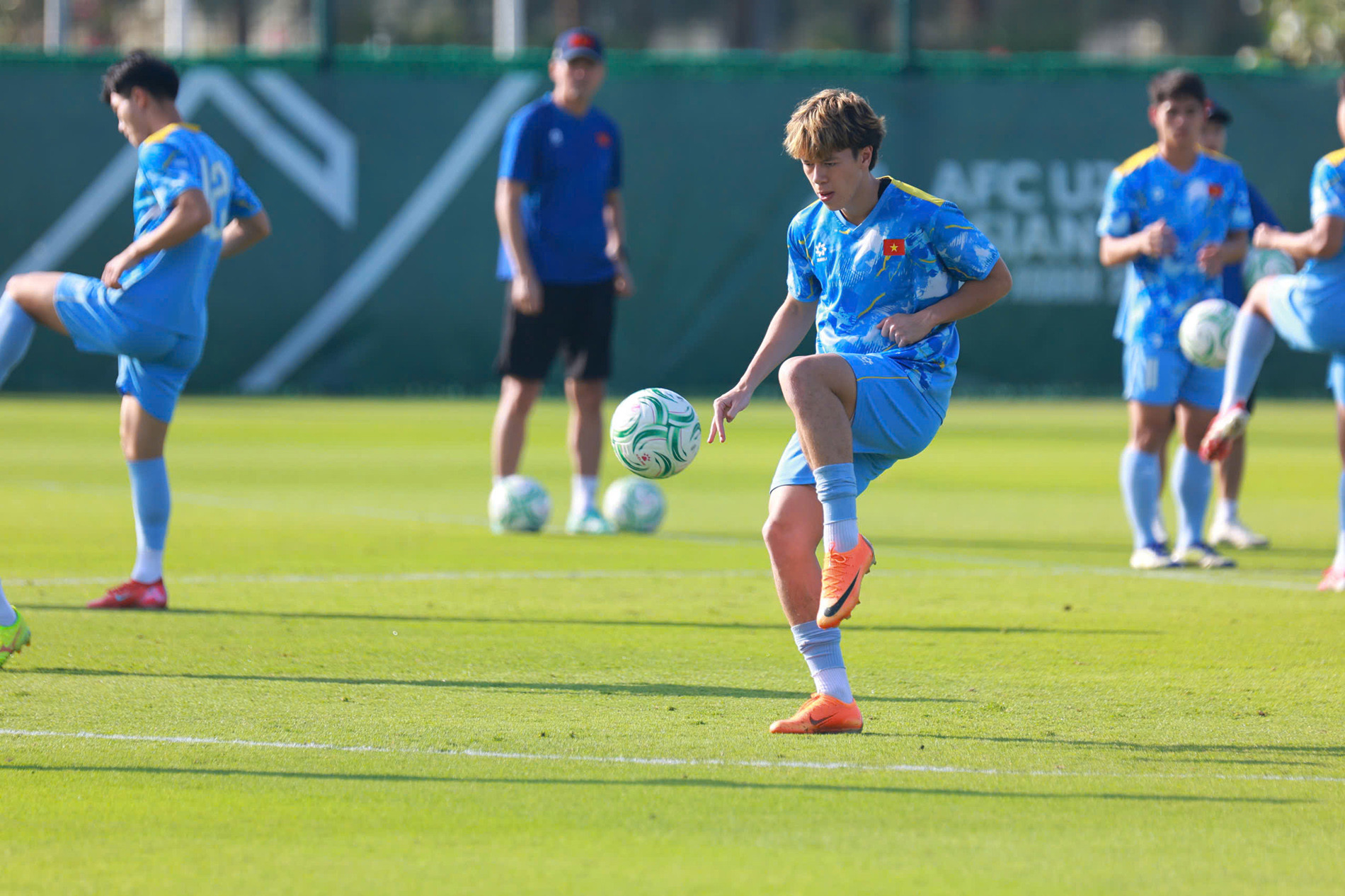 HLV Kim Sang Sik `lệnh` U23 Việt Nam đá đẹp trước Hàn Quốc