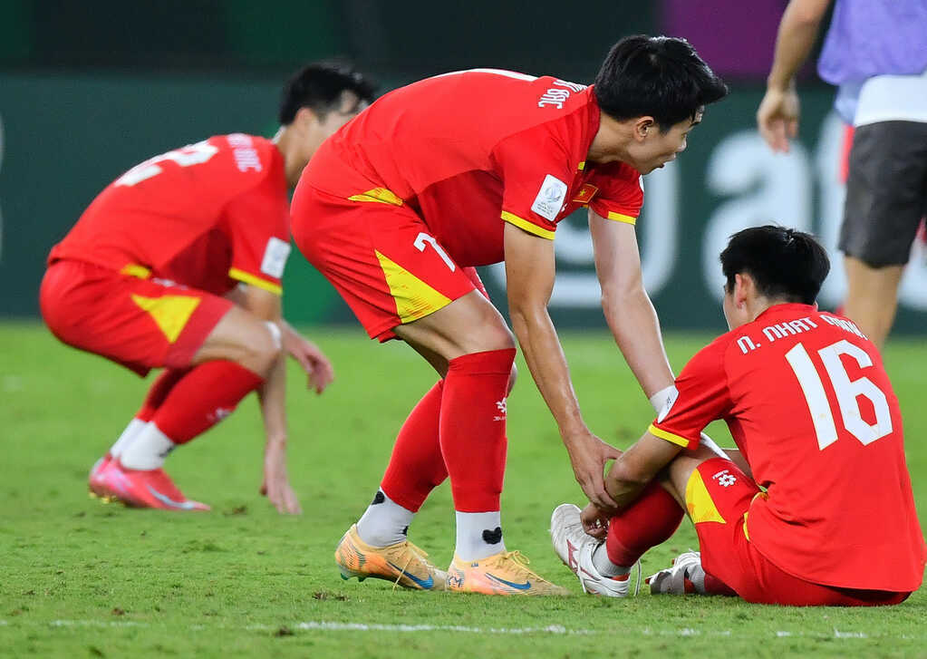 HLV Kim Sang Sik xốc lại tinh thần U23 Việt Nam đấu Hàn Quốc