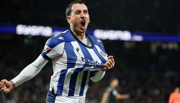 Mikel Oyarzabal đang l&agrave; thủ lĩnh của Sociedad