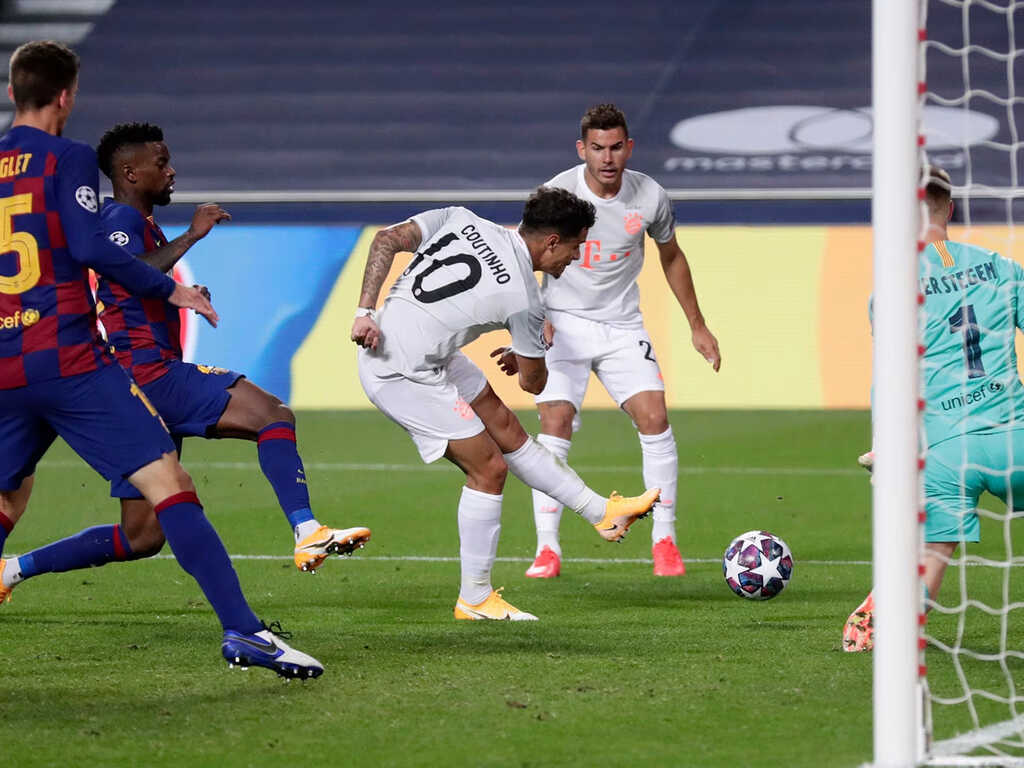 Coutinho x&aacute;t muối v&agrave;o vết thương Barca.