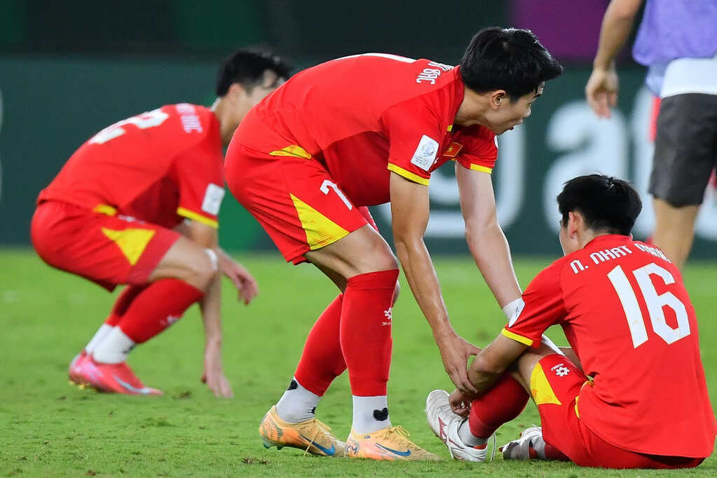 HLV Kim Sang Sik xốc lại tinh thần U23 Việt Nam đấu Hàn Quốc