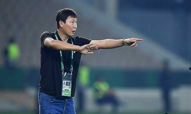 HLV Kim Sang-sik xoay xở vá hàng thủ đấu U23 Hàn Quốc