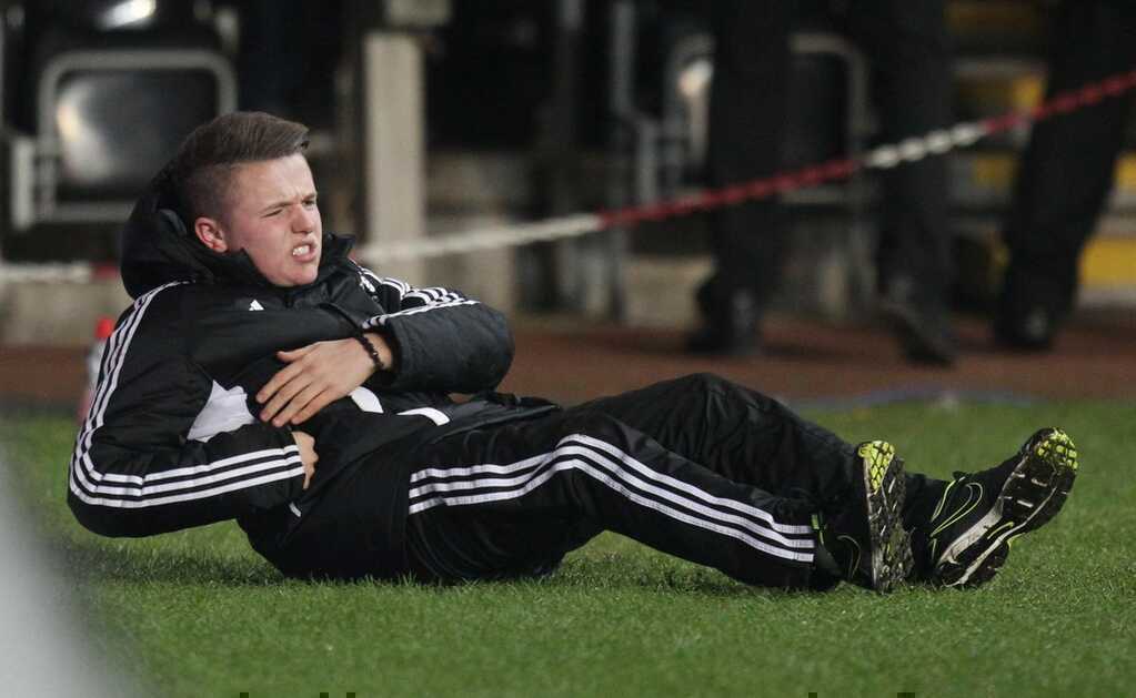 Ball boy v&agrave; khoảnh khắc g&acirc;y tranh c&atilde;i.