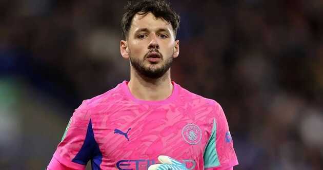 Pep Guardiola ngăn James Trafford rời Man City