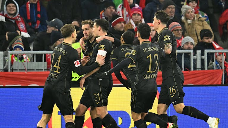 Bayern thua sốc Augsburg 1-2 ngay tại Allianz Arena
