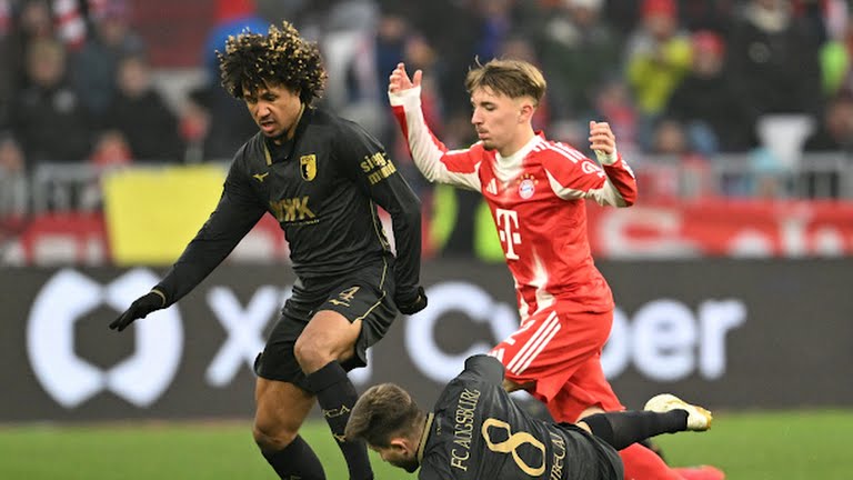 H&ugrave;m x&aacute;m bất ngờ trắng tay tr&ecirc;n s&acirc;n nh&agrave;.