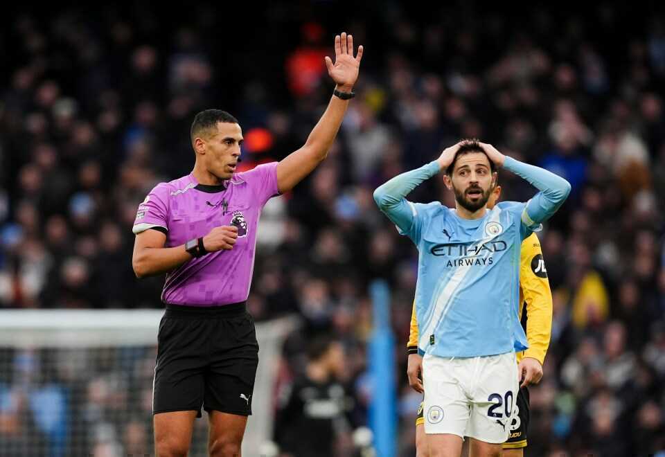 Cựu sếp PGMOL tố trọng tài sai lầm khi tước penalty của Man City