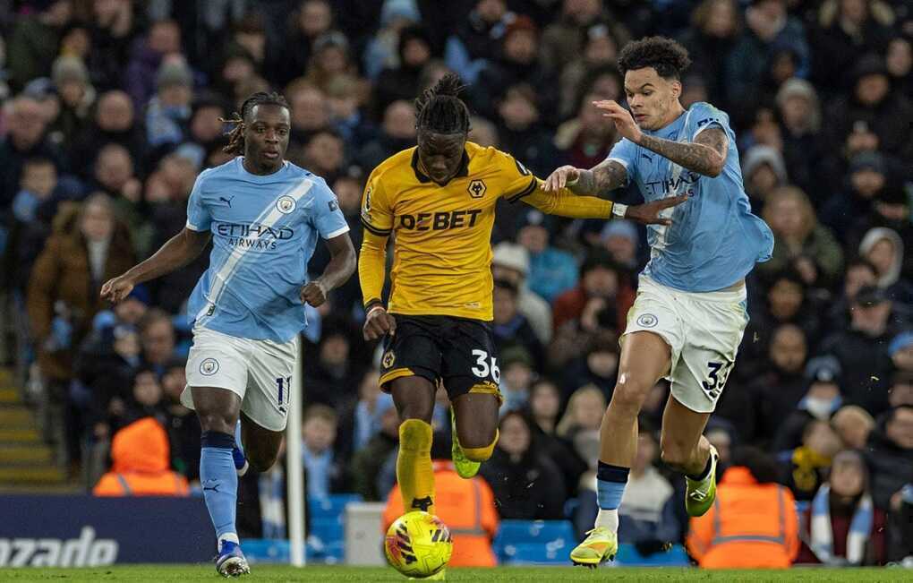 Man City ~thổi lửa~ cho đại chiến Arsenal với Man Utd