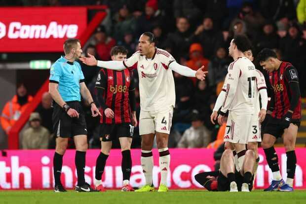 Van Dijk bị tố lười biếng khiến Liverpool trả giá đắt