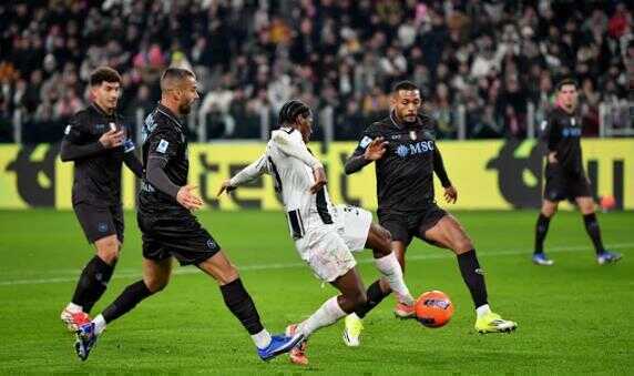 Khoảnh khắc thiên tài của Locatelli giúp Juventus hủy diệt Napoli