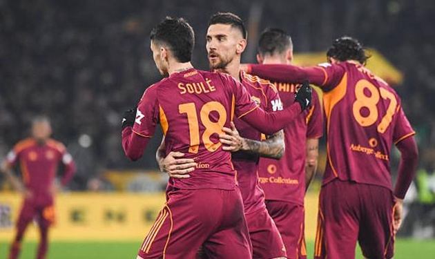 AS Roma chỉ c&oacute; thể gi&agrave;nh lại 1 điểm nhờ quả đ&aacute; phạt đền th&agrave;nh c&ocirc;ng của Lorenzo Pellegrini.