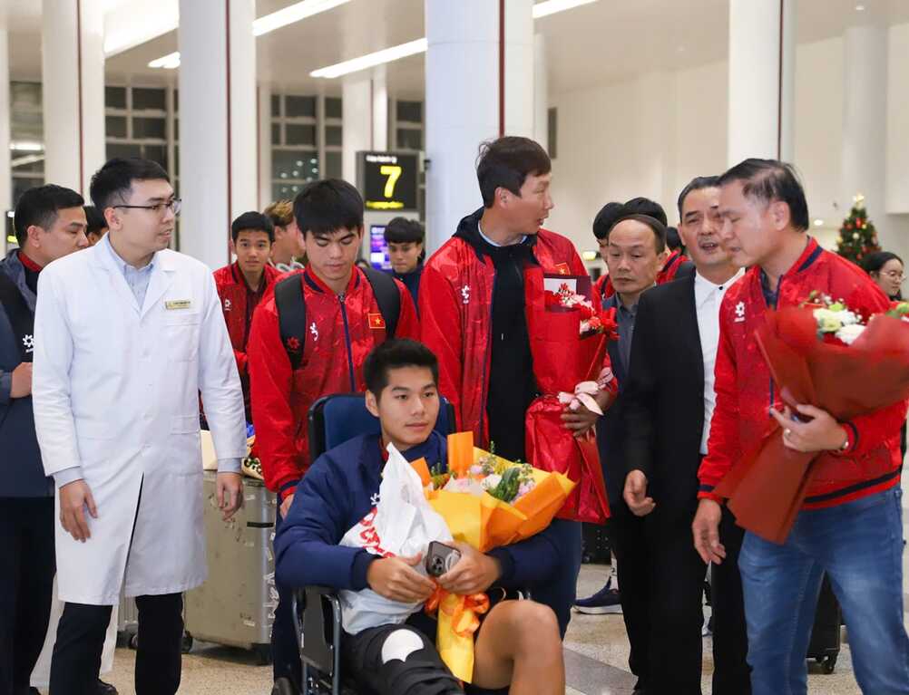 Trung vệ Nguyễn Hiểu Minh chưa ấn định ngày mổ dây chằng