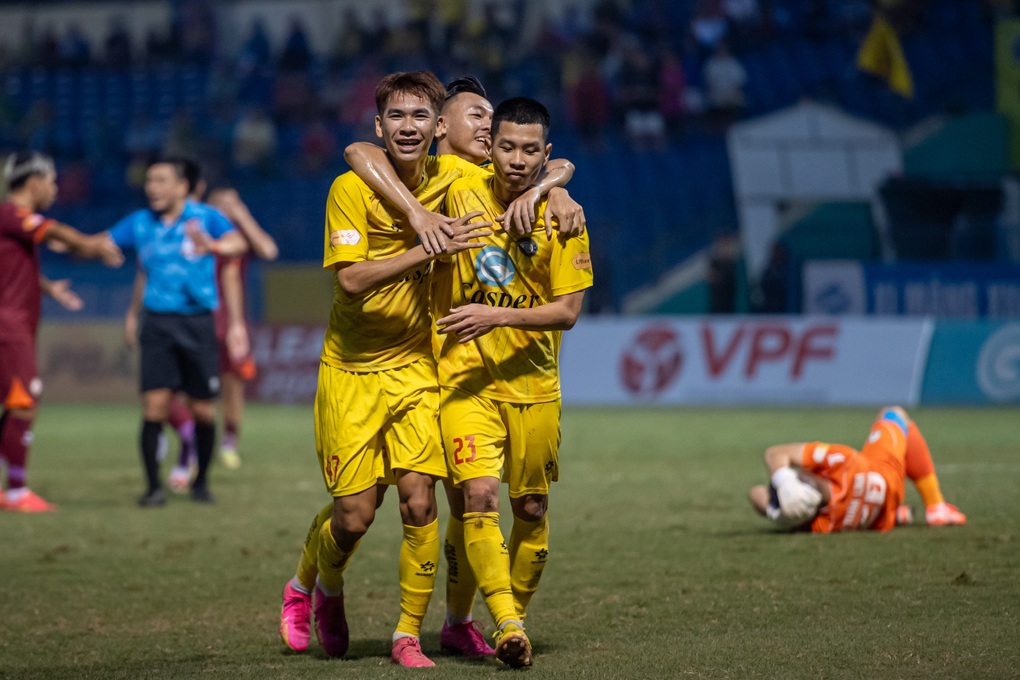 Lê Văn Thuận và lời chia tay CLB Thanh Hóa đầy xúc động sau 9 năm gắn bó - 2