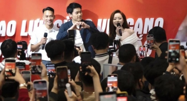 Báo Thái Lan sửng sốt với sức hút của Nguyễn Đình Bắc