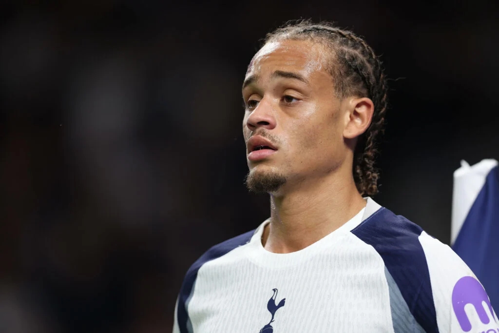 Cựu sếp PGMOL khen ngợi trọng tài ở trận thắng của Tottenham