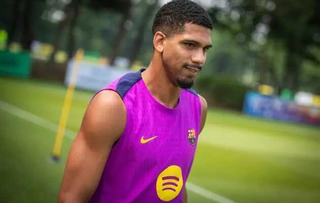 Barca cẩn trọng gạch tên Araujo khỏi trận derby