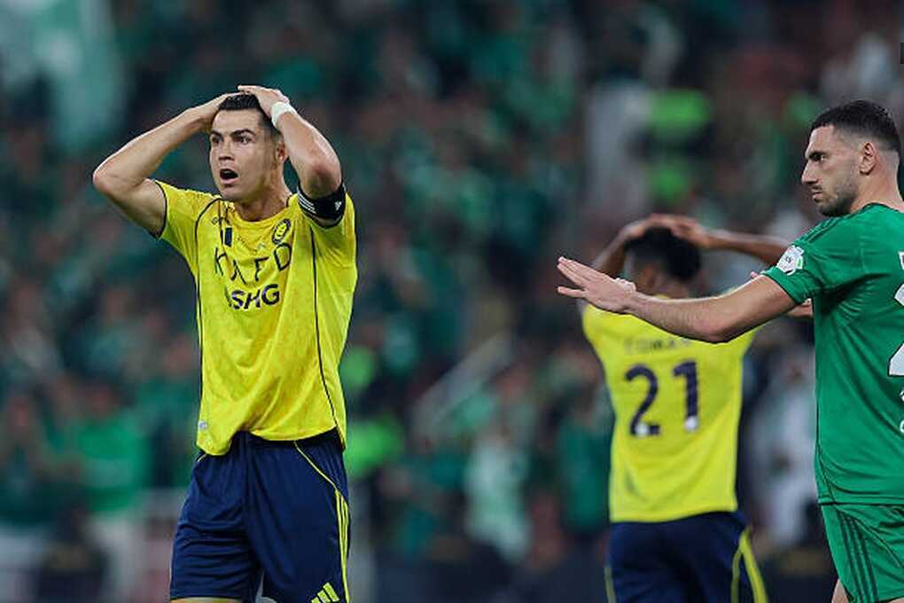 Cristiano Ronaldo phản ứng khi bị đối thủ chọc tức - 2