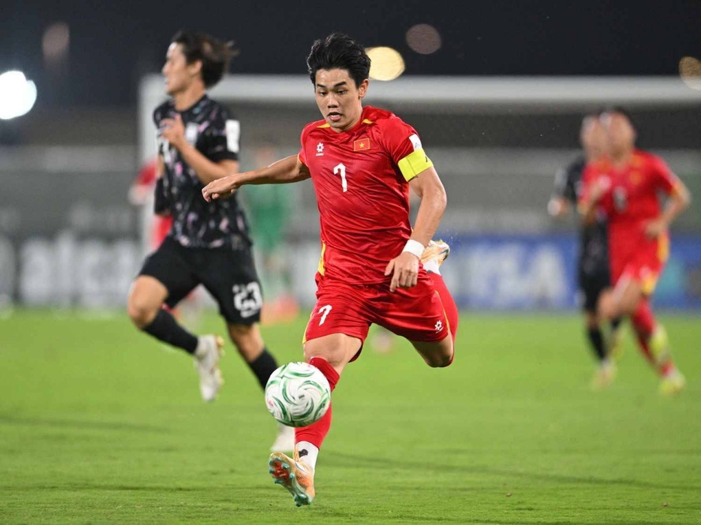 Đình Bắc áp đảo sao Trung Quốc, trở lại vị trí dẫn đầu bảng bình chọn AFC