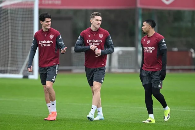 Merson cảnh báo Arsenal mất cúp nếu thua Leeds