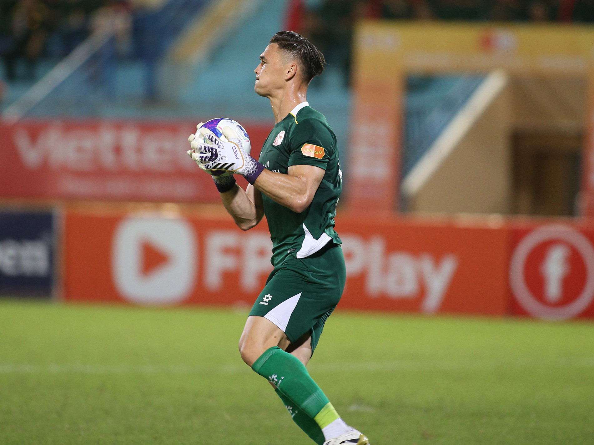 Tuyển Việt Nam đấu Malaysia: 5 thủ môn cạnh tranh suất bắt chính