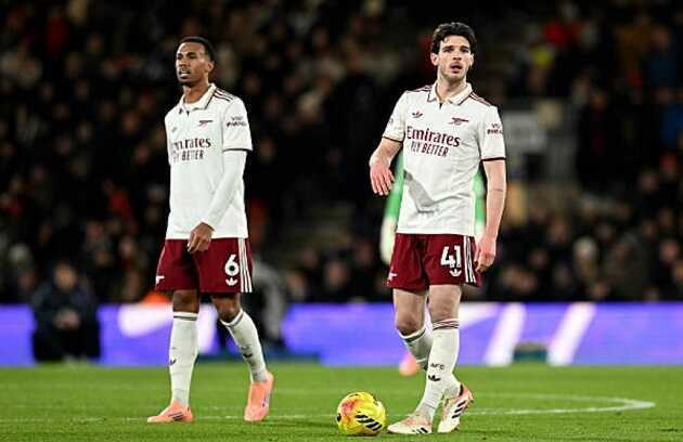 Paul Merson chê Arsenal đá hiệp một tệ chưa từng thấy