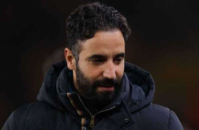 Neville cảnh báo Amorim đi vào vết xe đổ của Maresca