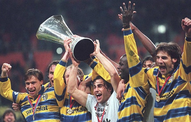 Danh hiệu UEFA Cup của Parma năm 1999.
