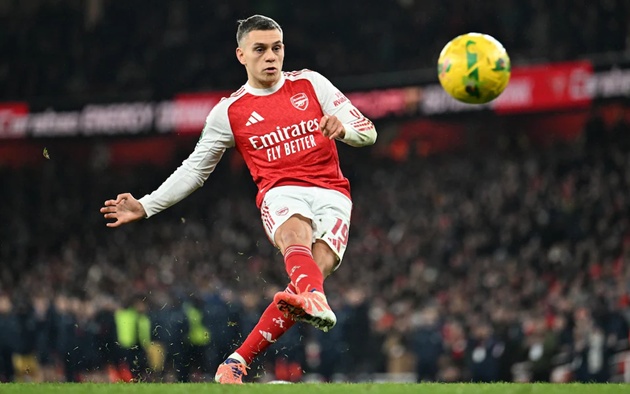 Trossard thi đấu hiệu quả so với Eze