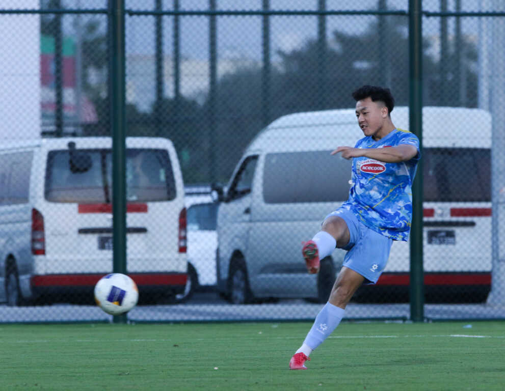 Nguyễn Th&aacute;i Sơn được kỳ vọng sẽ gi&uacute;p U23 Việt Nam kiểm so&aacute;t tốt thế trận trước Kyrgyzstan. Ảnh: VFF.