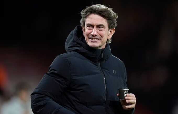 HLV của Tottenham bị chỉ trích vì cầm cốc Arsenal