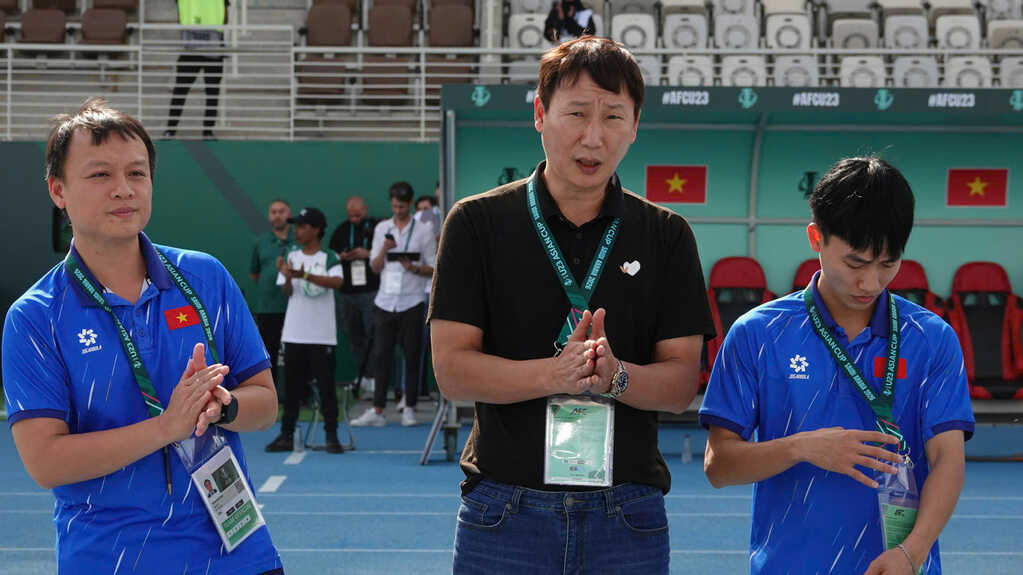 HLV Kim Sang Sik tiết lộ bất ngờ về chiếc áo may mắn