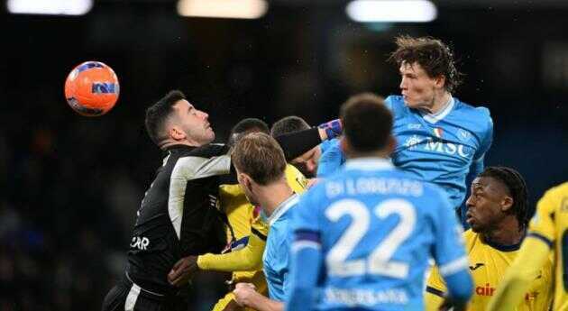 Ngược dòng gỡ hòa 2-2, Napoli thoát thua thót tim trước Verona