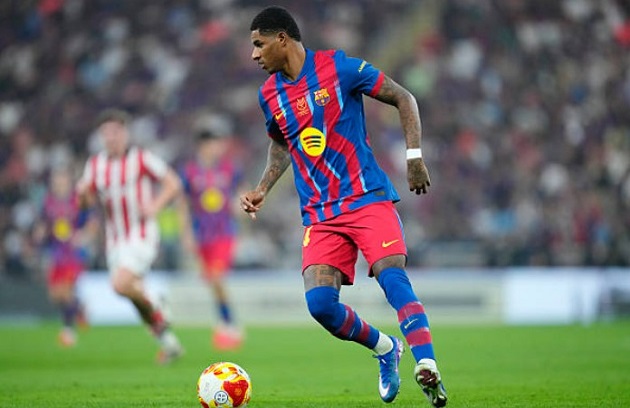 Rashford mờ nhạt trong những ph&uacute;t cuối hiệp hai.