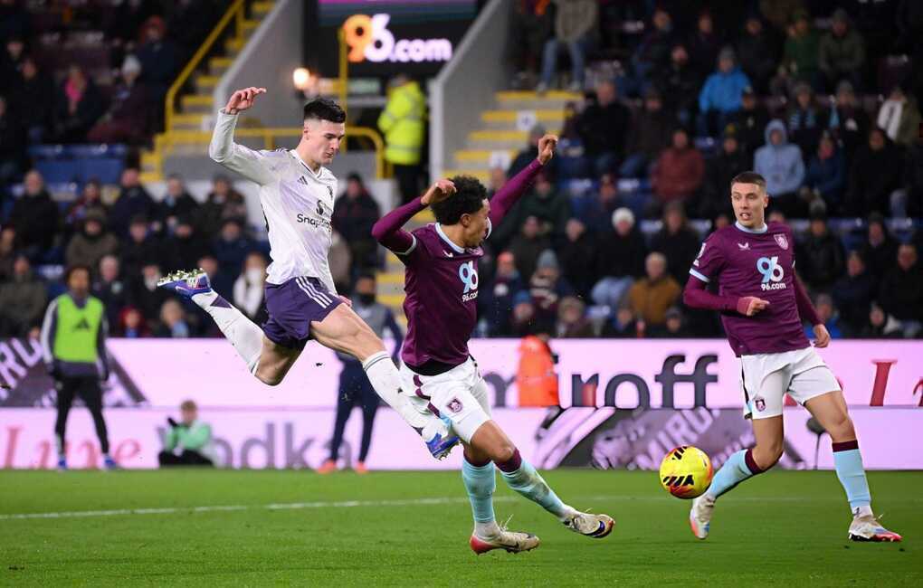 Sesko lập cú đúp, Man Utd đánh rơi chiến thắng trước Burnley - 2