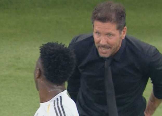 Bị Simeone mỉa mai, Vinicius đáp trả thâm thúy trên MXH