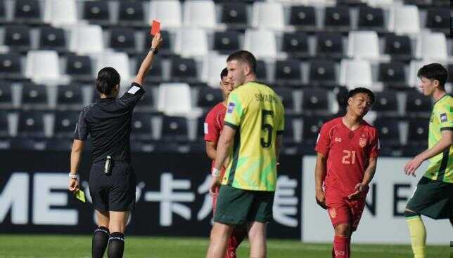 Chiếc thẻ đỏ oan nghiệt phần n&agrave;o khiến U23 Th&aacute;i Lan thua ngược.