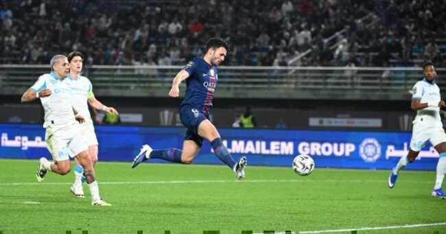 Ramos x&eacute; lưới Marseille.