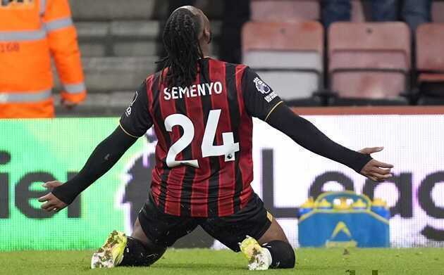 Tiền đạo Ghana n&acirc;ng cấp h&agrave;ng c&ocirc;ng Man City