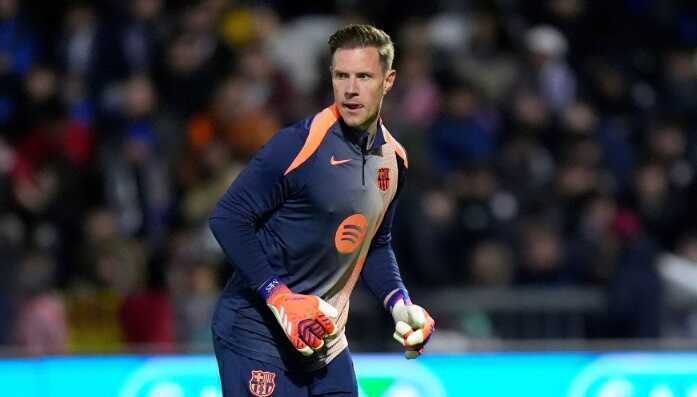 Ter Stegen quay lại Ả Rập dự chung kết sau sự cố đầu gối