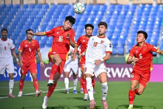 U23 Việt Nam cần giữ đôi chân trên mặt đất để thắng Kyrgyzstan