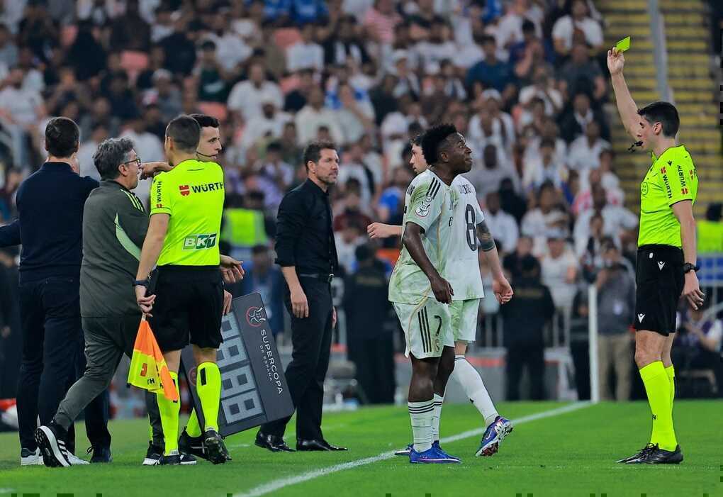 Vinicius nổi nóng, suýt đánh nhau với HLV Diego Simeone - 2