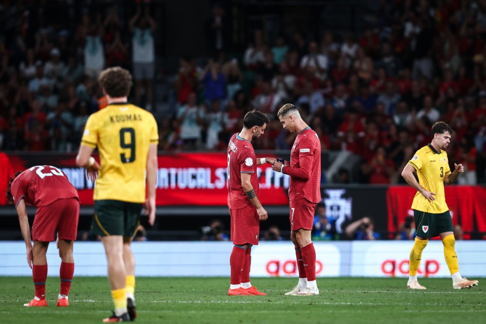 Ronaldo rời ĐT Bồ Đào Nha, MU lo ngại Bruno nén đau ra sân