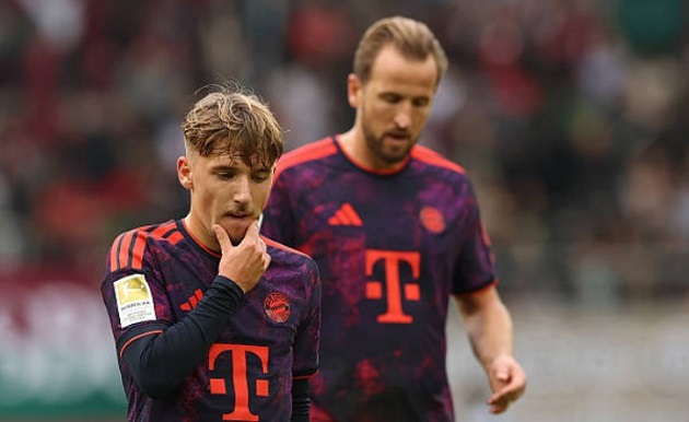 Bị VAR từ chối liên tiếp, Bayern Munich ngậm ngùi chia điểm Augsburg